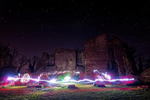 "Psychedelic session at the castle!" Lightpainting au chateau de Bressieux avec le club photo